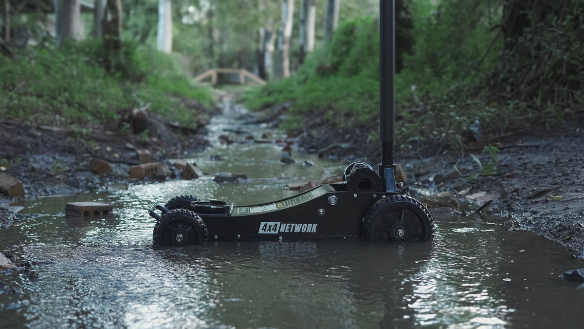 2 ton 4x4 jack in water